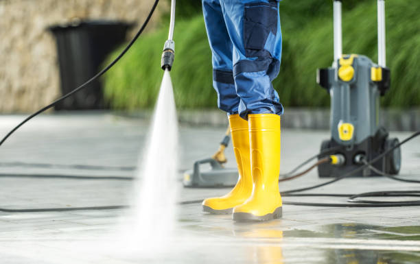 Best Pressure Washing Driveway  in Lynn, MA